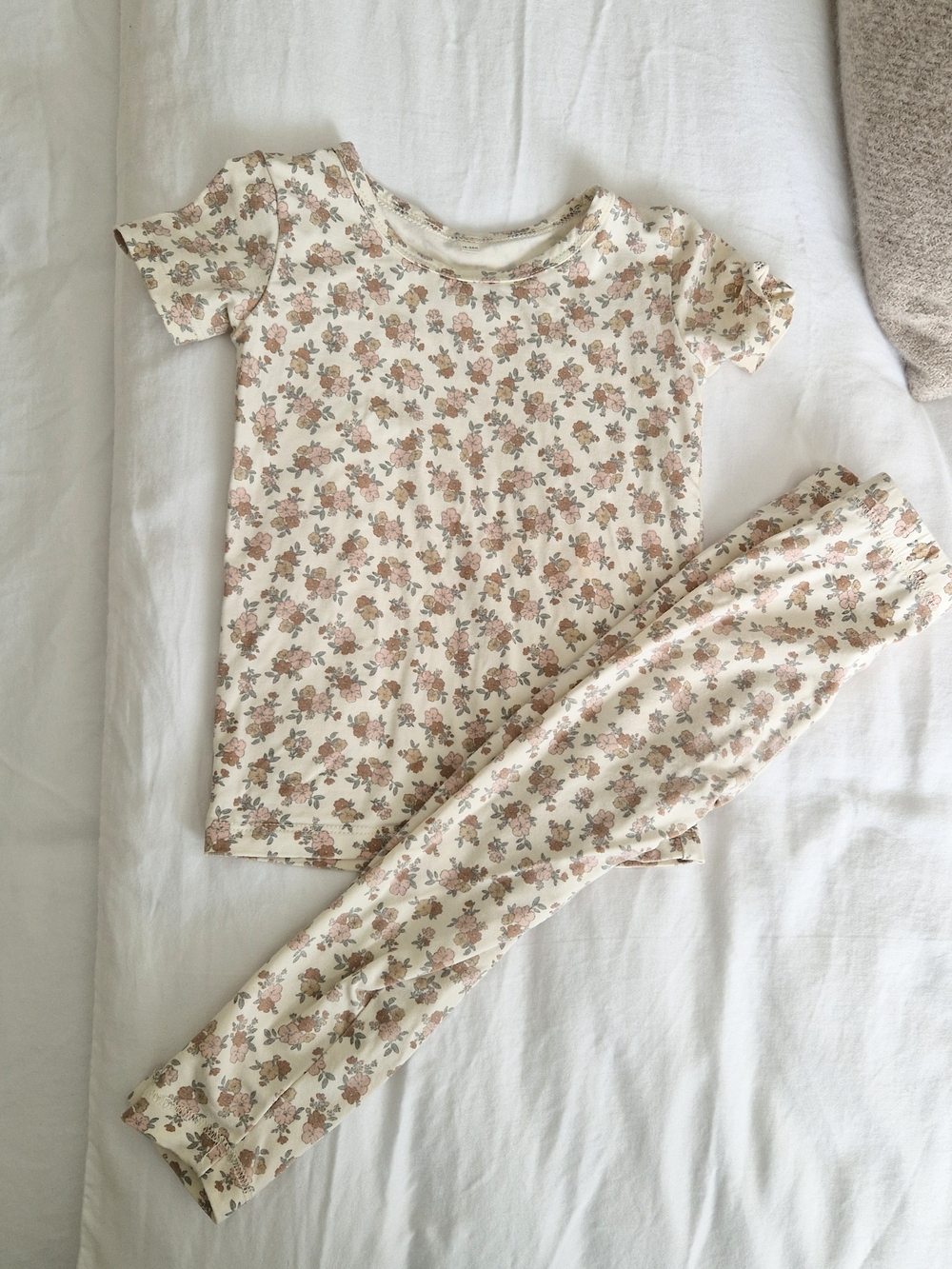 Quincy Mae Cream Floral Short-Sleeve Pajama Set with Pink and Tan Flowers